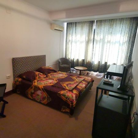 Hotel Dinastia Piteşti Extérieur photo