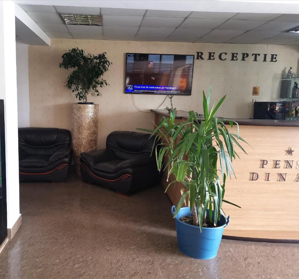 Hotel Dinastia Piteşti Extérieur photo