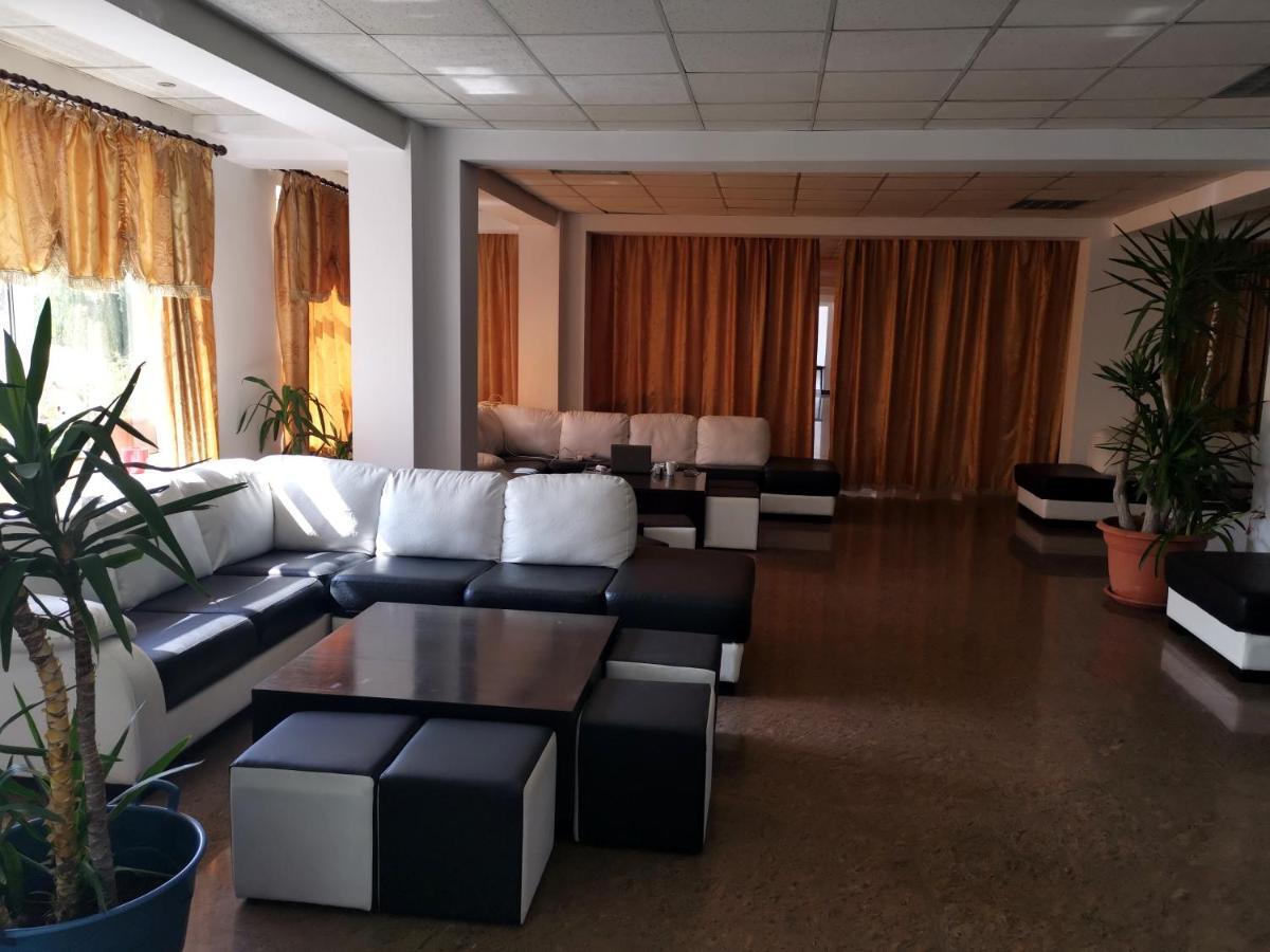 Hotel Dinastia Piteşti Extérieur photo