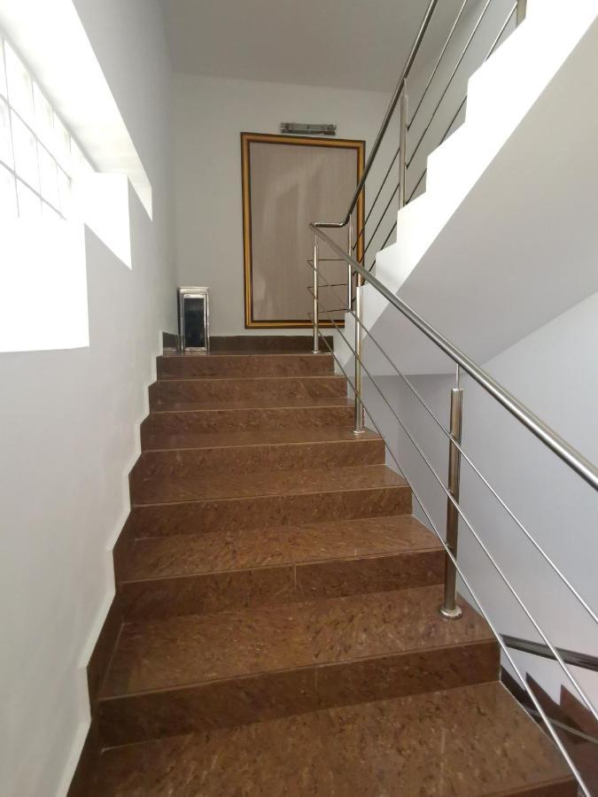 Hotel Dinastia Piteşti Extérieur photo
