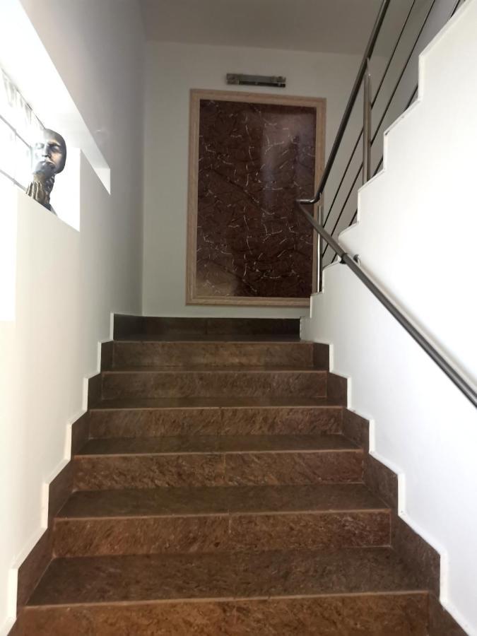 Hotel Dinastia Piteşti Extérieur photo