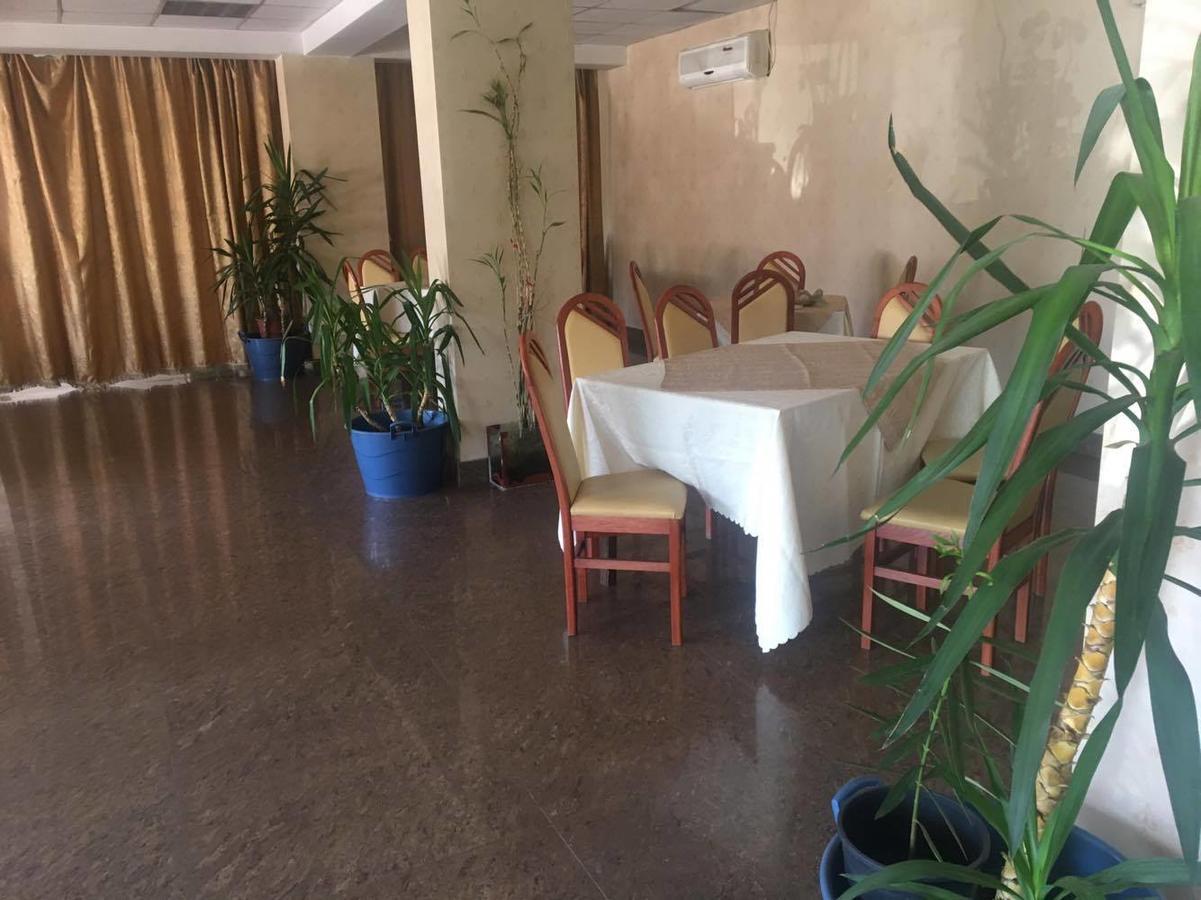 Hotel Dinastia Piteşti Extérieur photo