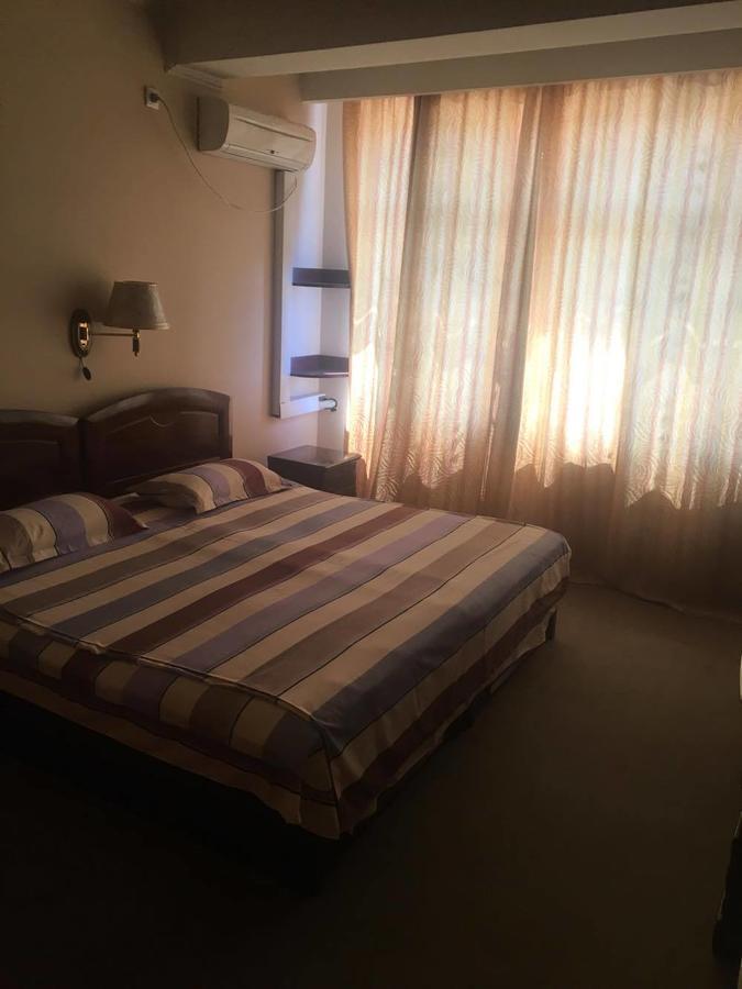 Hotel Dinastia Piteşti Extérieur photo