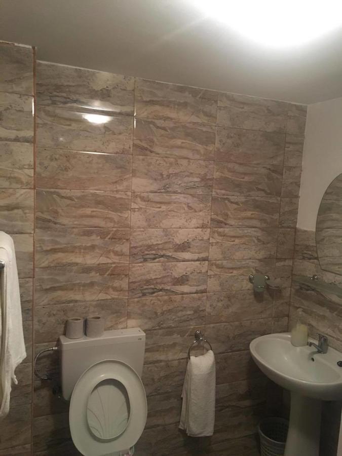 Hotel Dinastia Piteşti Extérieur photo