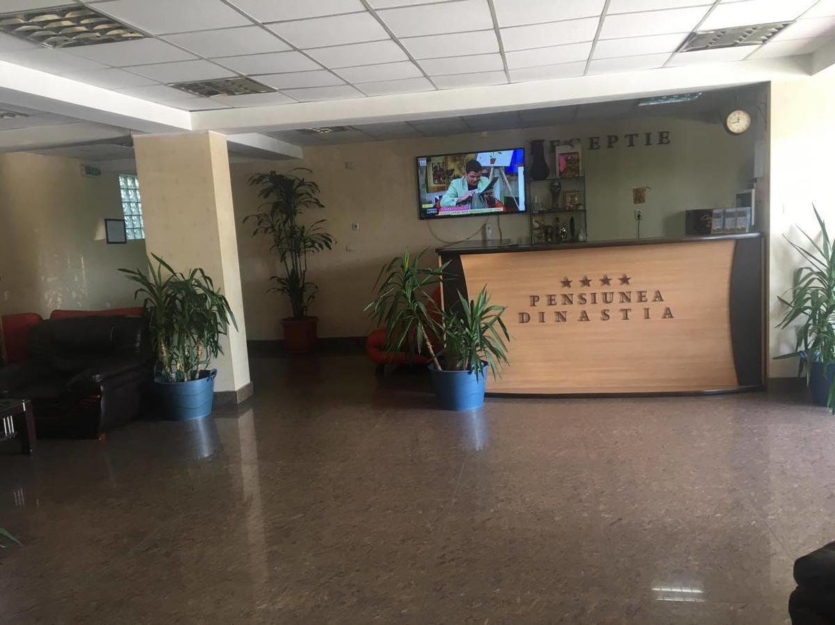Hotel Dinastia Piteşti Extérieur photo