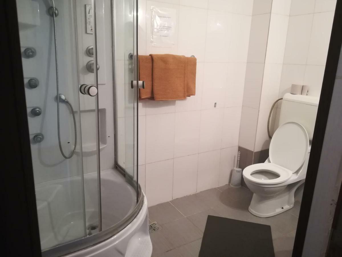 Hotel Dinastia Piteşti Extérieur photo
